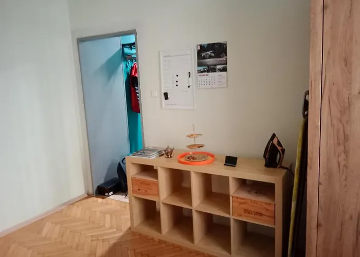 E-brechta * وارسو